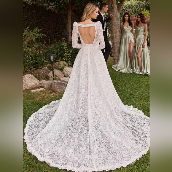 Off white wedding dress, lace a line bridal gown with removable jacket - Picture 4 of 7